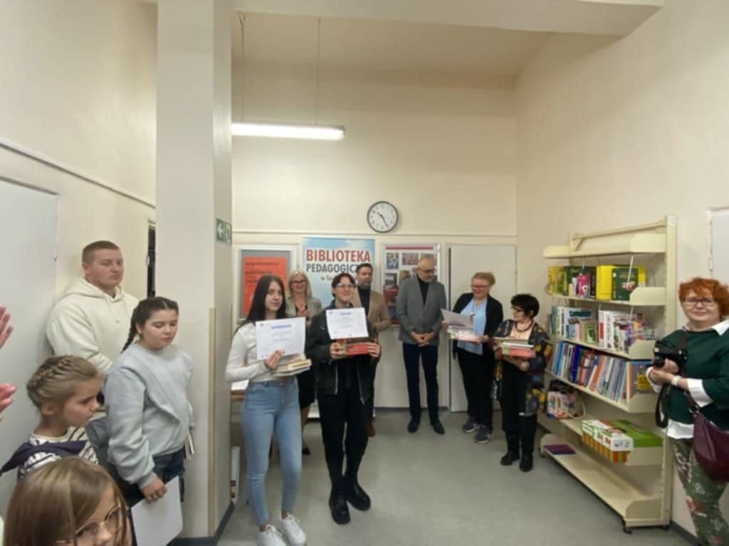 XII Powiatowy Konkurs Fotograficzny „Książka i polskie symbole narodowe w obiektywie”, - Obrazek 5